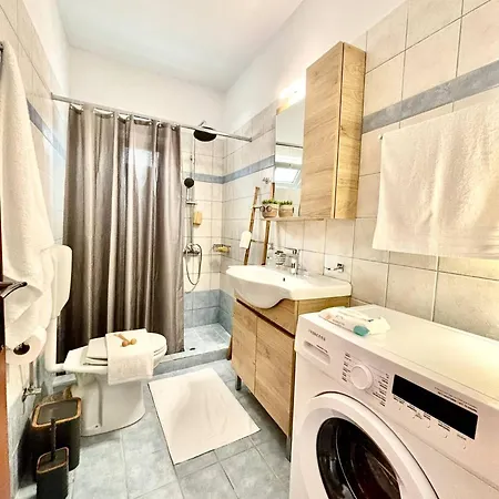 Nikos Apartment, With Seaview Holiday home Kalamaki (Heraklion)